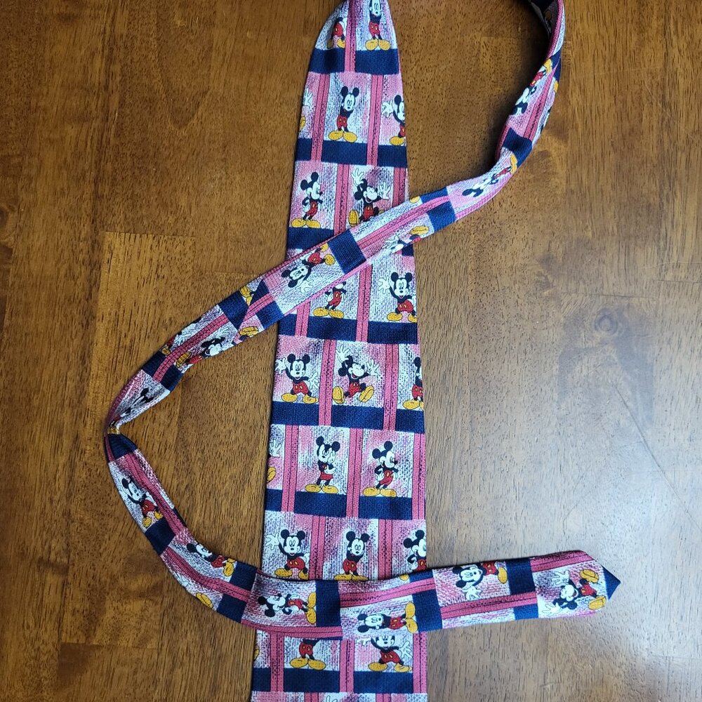 Mickey & Co ~ Atlas Designs ~ Vintage Mickey Mouse Necktie ~ Excellent Condition